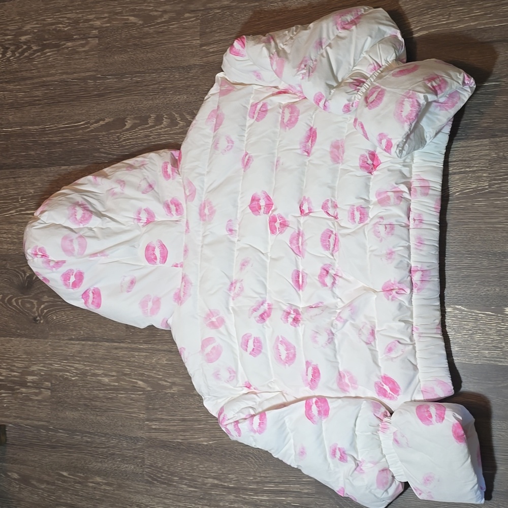 Selkie Kiss On Lips Hooded Puffer Jacket - Picture 9 of 10